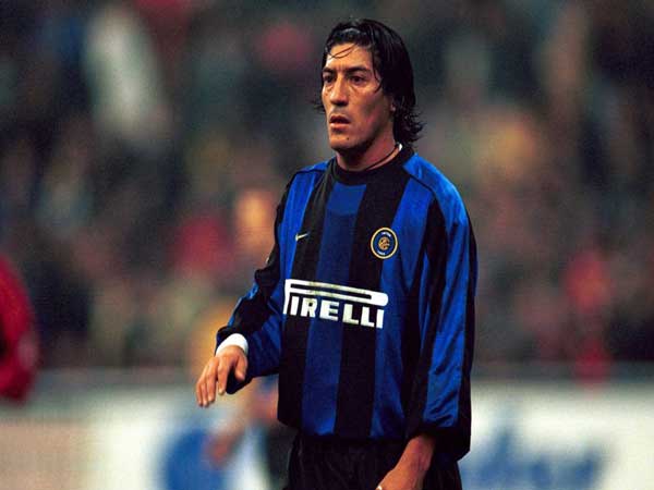 Huyền thoại bóng đá Ivan Zamorano