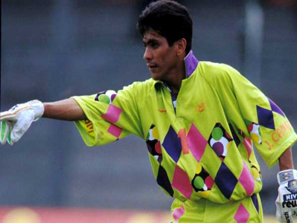 Thủ môn Jorge Campos (1m68)