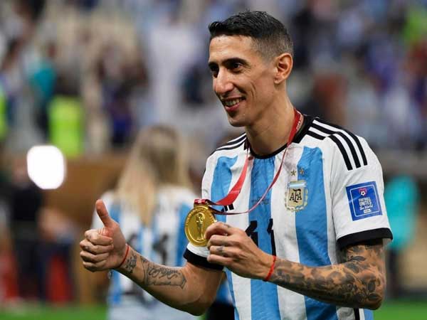 Ngôi sao bóng đá Di Maria đá vị trí nào?