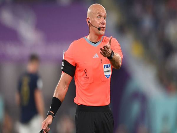 UEFA cũng gạch tên Marciniak khỏi các trận chung kết