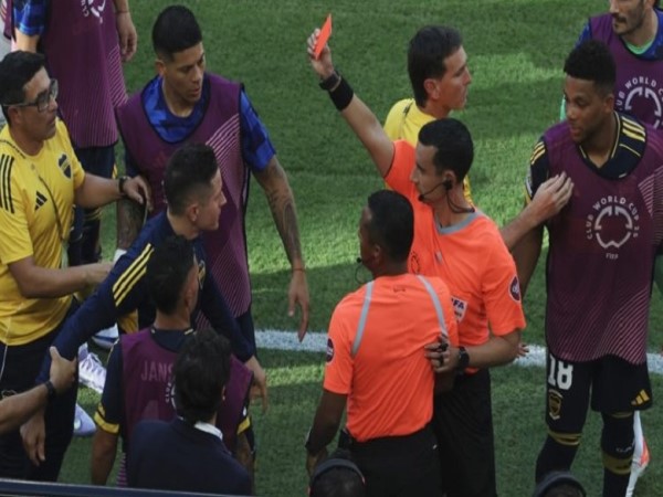 Man City lo sốt vó: Sao trẻ dính nghi án “khiêu khích thô bạo”