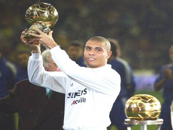 Ronaldo Nazário là cầu thủ Brazil giành quả bóng vàng
