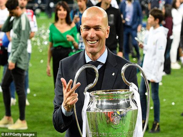 Huấn luyện viên Zinedine Zidane