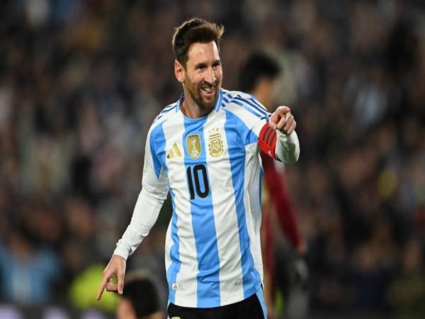 BĐ quốc tế: Messi lập cú đúp giúp Argentina thắng Venezuela