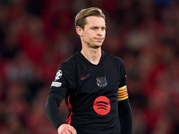Sự nghiệp bóng đá đầy thăng trầm của De Jong