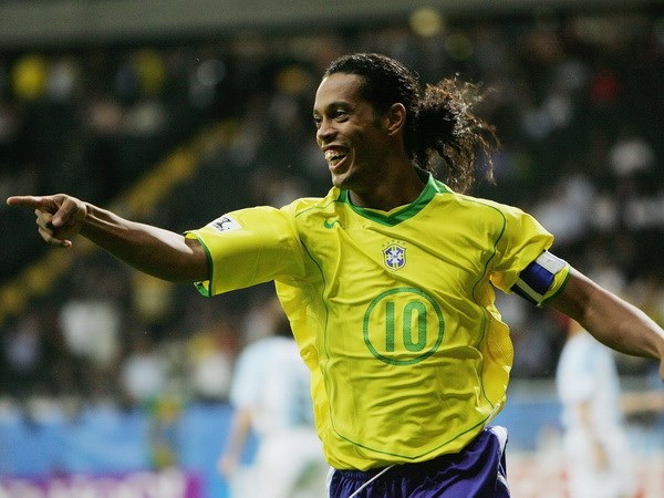 Số áo Ronaldinho ở đội tuyển Brazil biểu tượng Samba bất tử Số áo Ronaldinho ở đội tuyển Brazil biểu tượng Samba bất tử