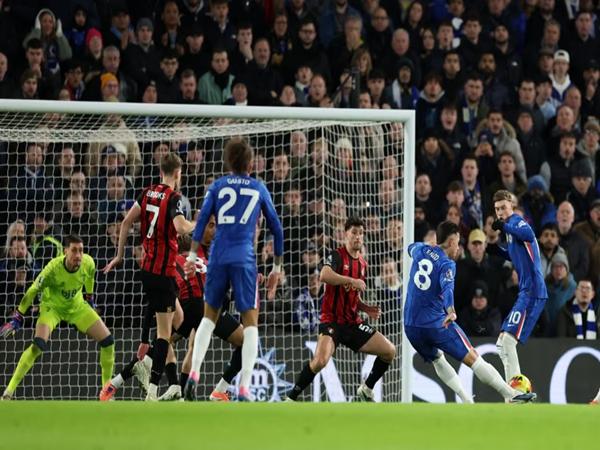 Hàng thủ Chelsea tiếp tục gây thất vọng